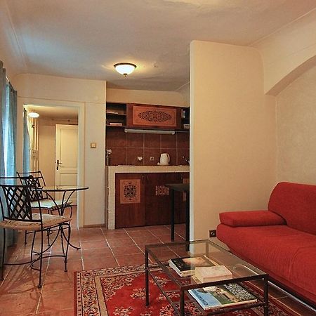 Cool 1 Bedroom Prokopska Apartment In Mala Strana Prague Luaran gambar